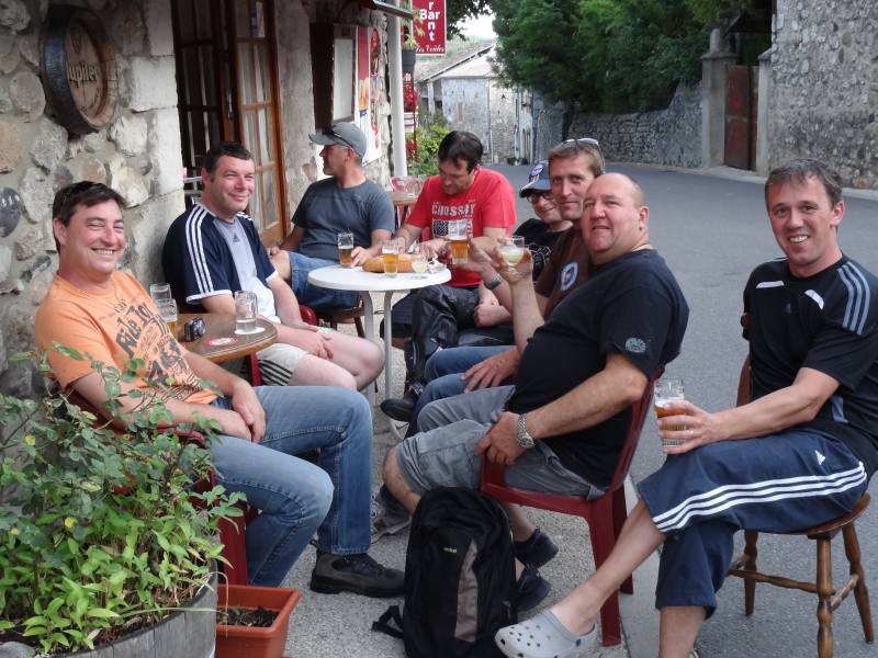 Clients motards à l'auberge