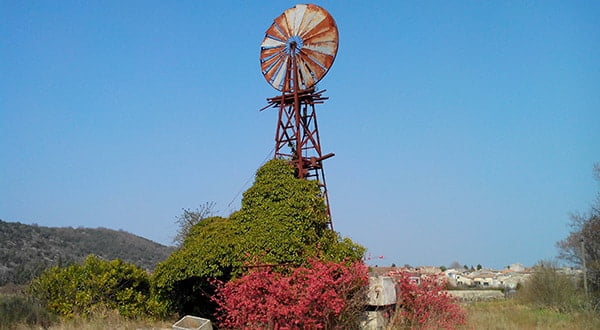 Un ancien moulin/puit à Lanas
