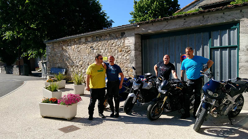 Motards Allemands en vacances en Ardèche